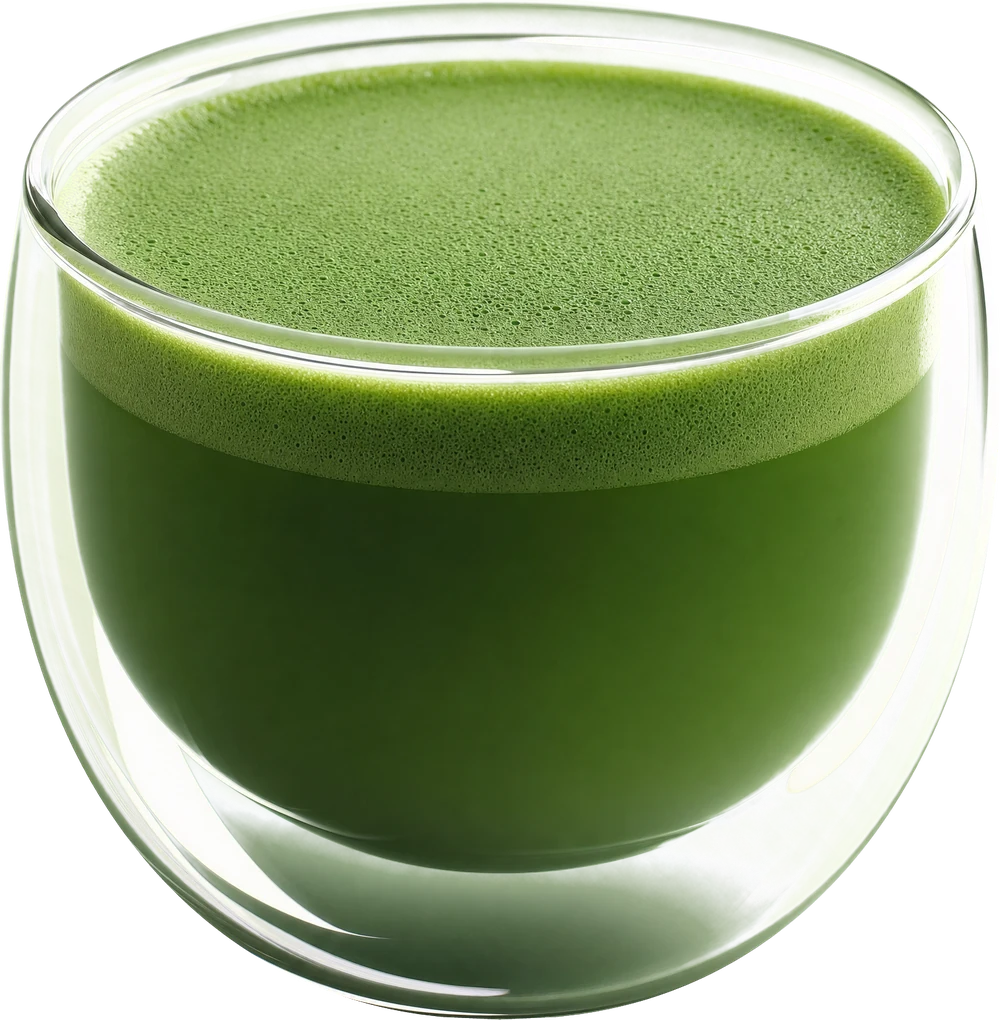 Matcha batido com microespuma em copo de vidro duplo